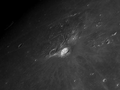 Krater Arystarch na Księżycu sfotografowany z pomocą dużego, 280 mm teleskopu konstrukcji SCT
