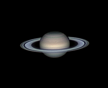 Amatorska fotografia Saturna ukazująca pierścienie wokół planety